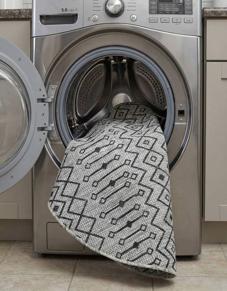 Detail image of 4' x 4'  Washable Trellis Indoor / Outdoor Round Rug