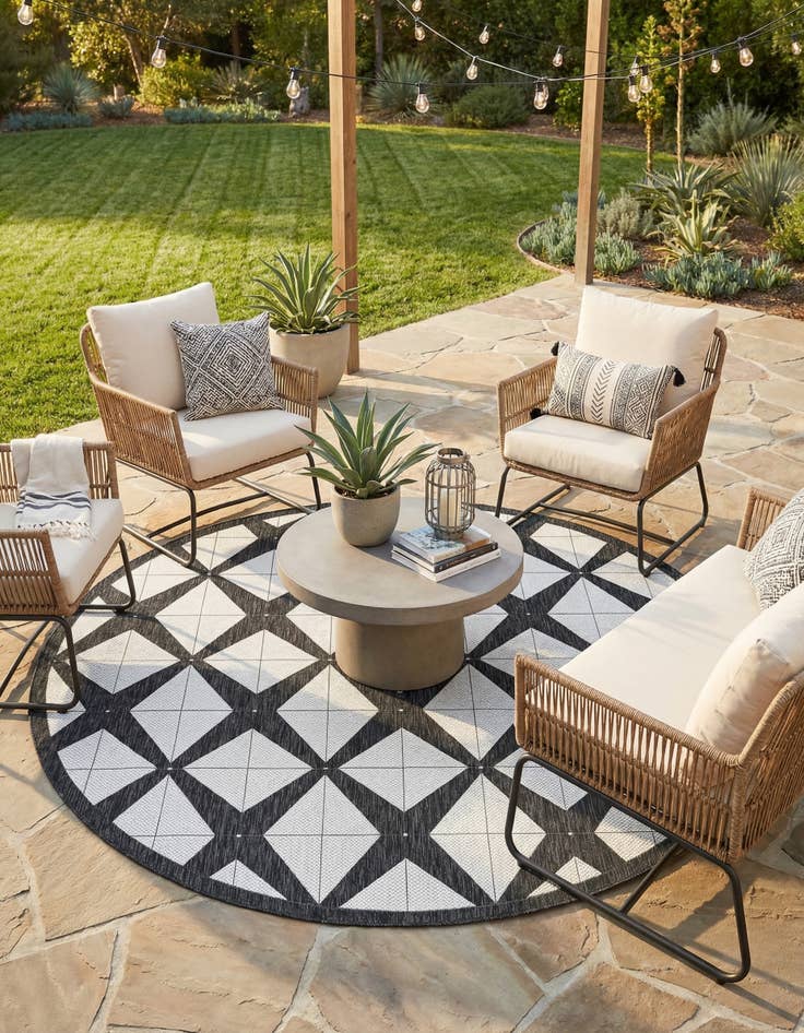 Detail image of 10' x 10'  Washable Modern Indoor / Outdoor Round Rug