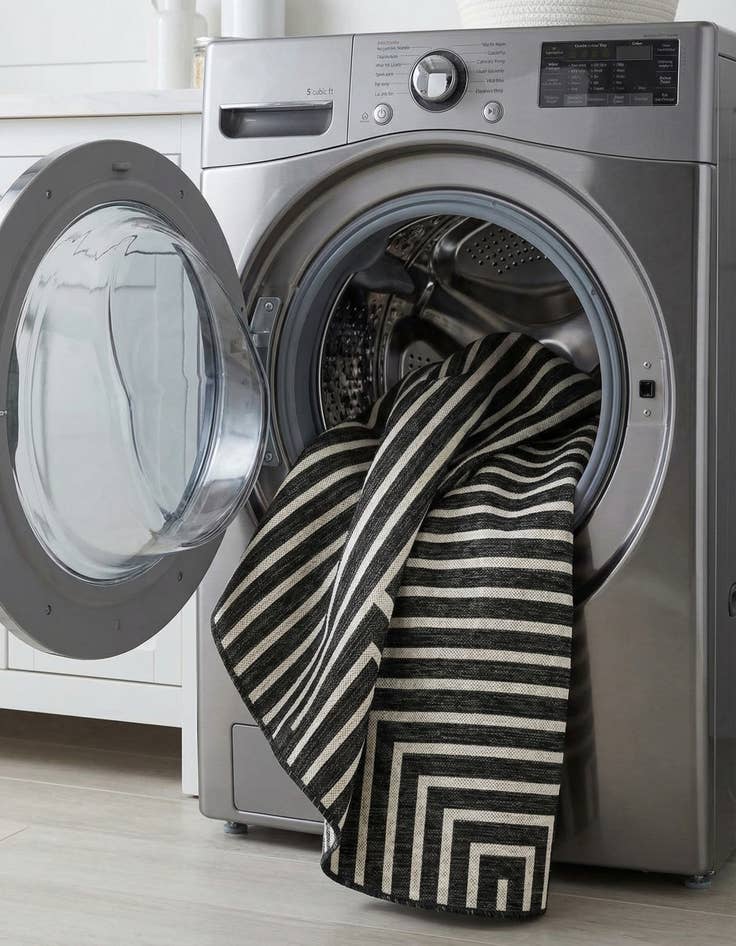 Detail image of  6' x 6'  Washable Modern Indoor / Outdoor Round Rug