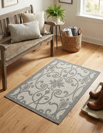 2' 2 x 3' Easy-Clean Botanical Indoor / Outdoor Rug