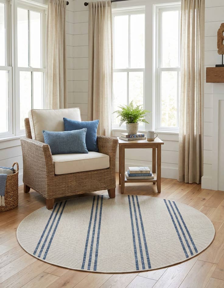 Detail image of 4' x 4' Easy-Clean Jill Zarin Anguilla Indoor / Outdoor Round Rug