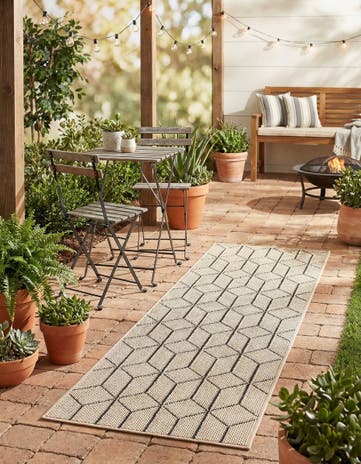 2' x 6' 1 Easy-Clean Lattice Indoor / Outdoor Runner Rug