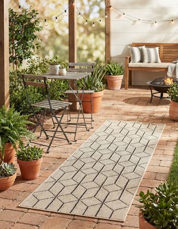 2' x 6' 1 Easy-Clean Lattice Indoor / Outdoor Runner Rug