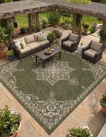 Green Easy-Clean Traditional Indoor / Outdoor Square Rug