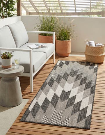 2' x 4' Easy-Clean Modern Indoor / Outdoor Runner Rug