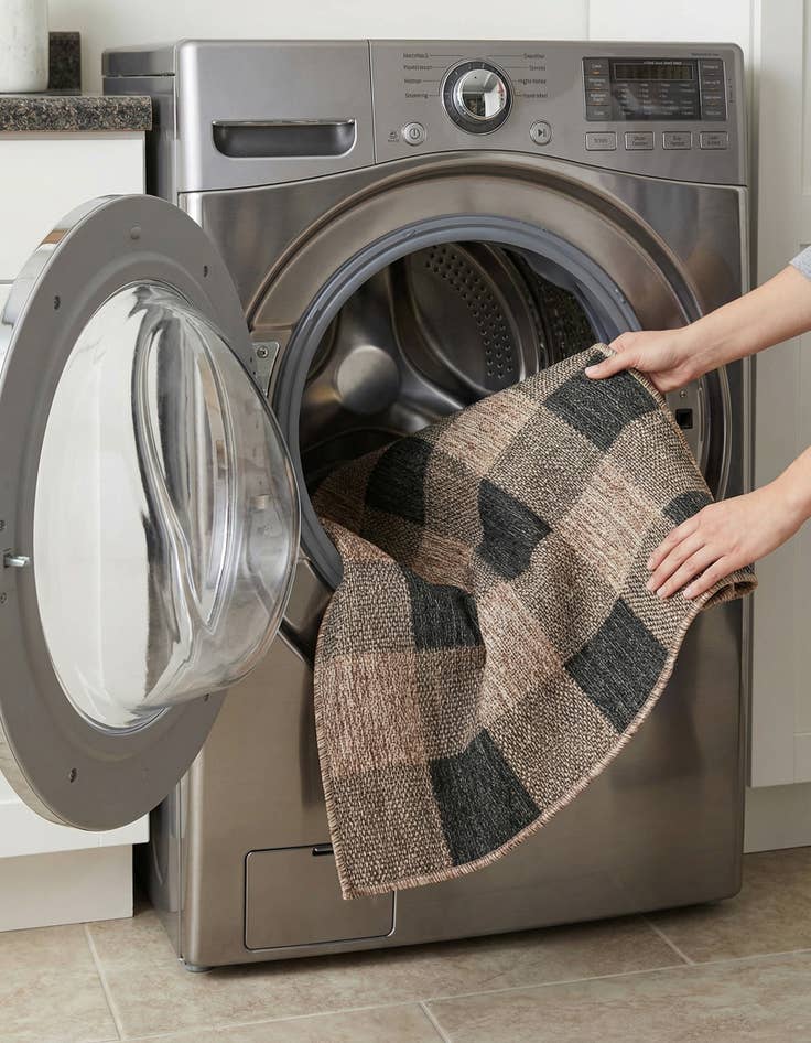 Detail image of 2' x 6'  Washable Checkered Indoor / Outdoor Runner Rug