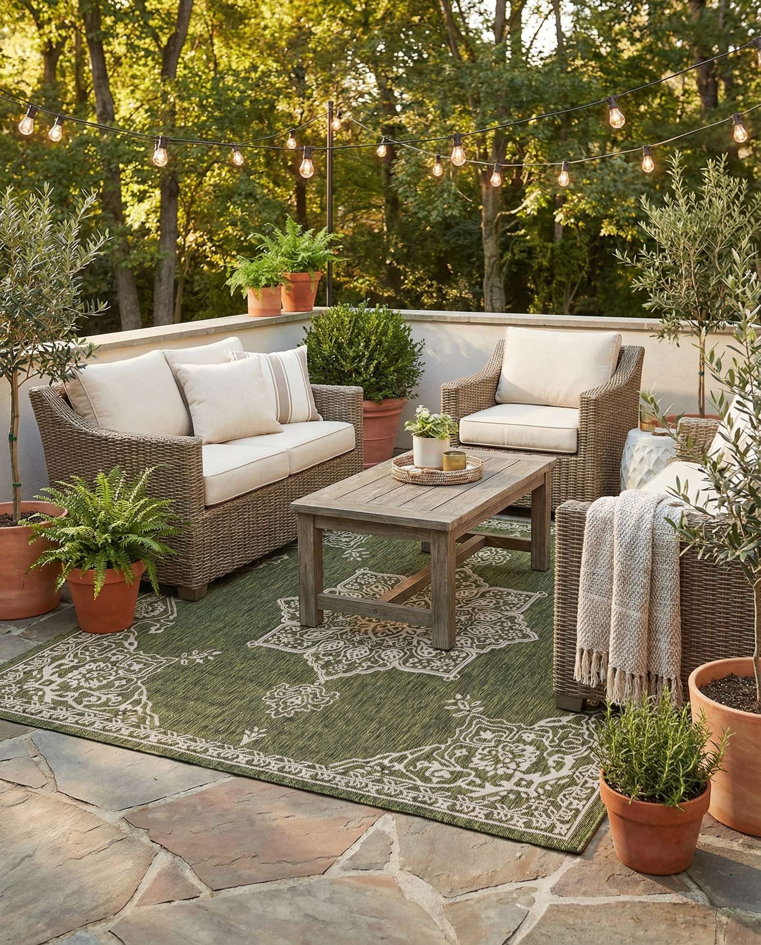 7' 10 x 7' 10 Easy-Clean Traditional Indoor / Outdoor Square Rug