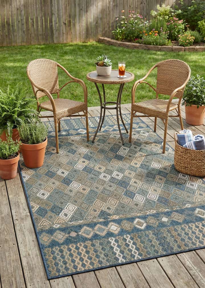 5' 3 x 7' 7 Easy-Clean Baja Indoor / Outdoor Rug
