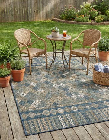 5' 3 x 7' 7 Easy-Clean Baja Indoor / Outdoor Rug