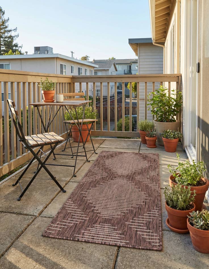 Detail image of 2' x 4'  Washable Modern Indoor / Outdoor Runner Rug