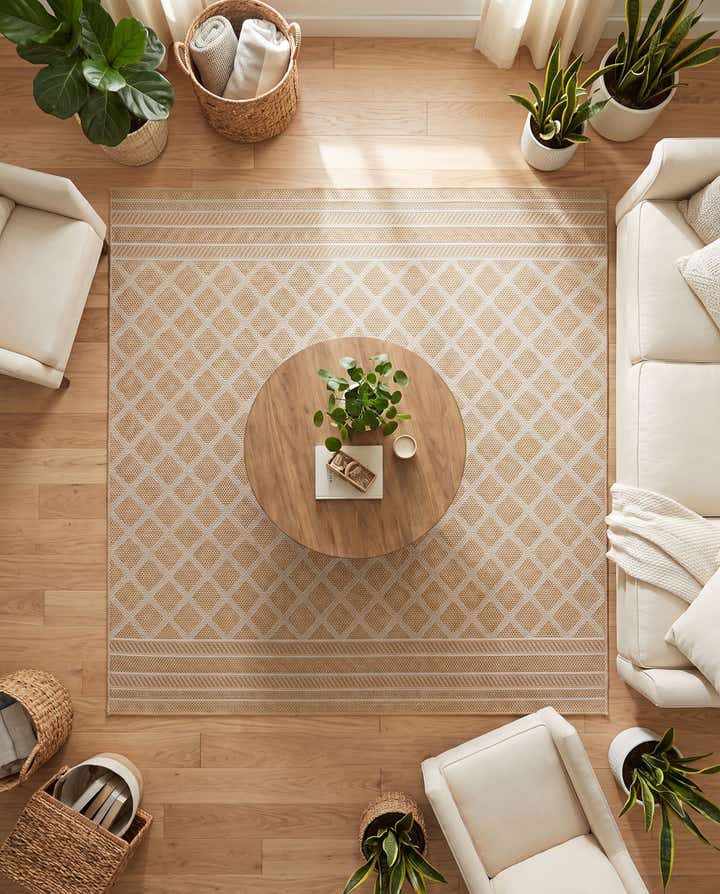 7' 10 x 7' 10 Easy-Clean Lattice Indoor / Outdoor Square Rug