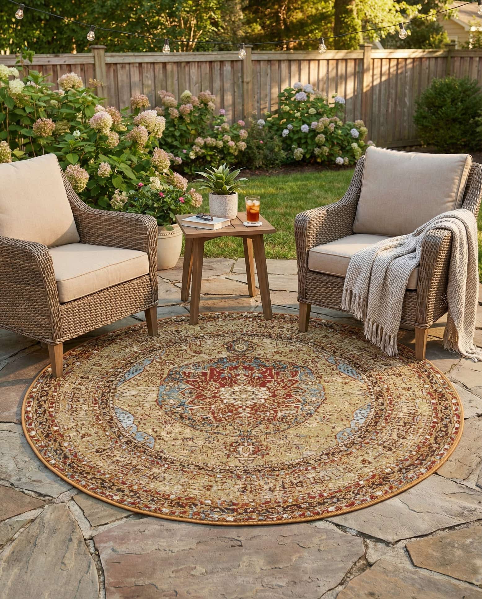 5' 3 x 5' 3 Easy-Clean Traditional Indoor / Outdoor Round Rug