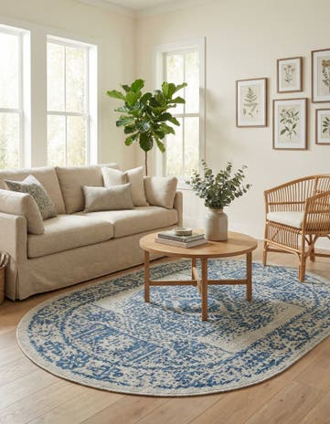 5' 3 x 8' Easy-Clean Traditional Indoor / Outdoor Oval Rug