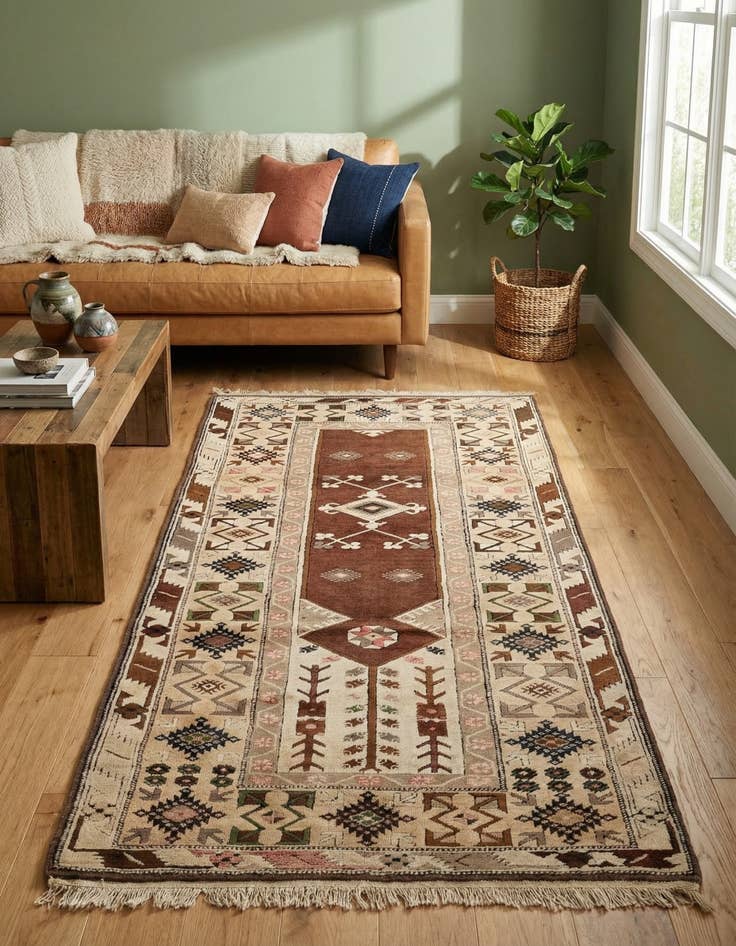 Detail image of 3' 5 x 6' 8 Hand Knotted Fars Wool Rug