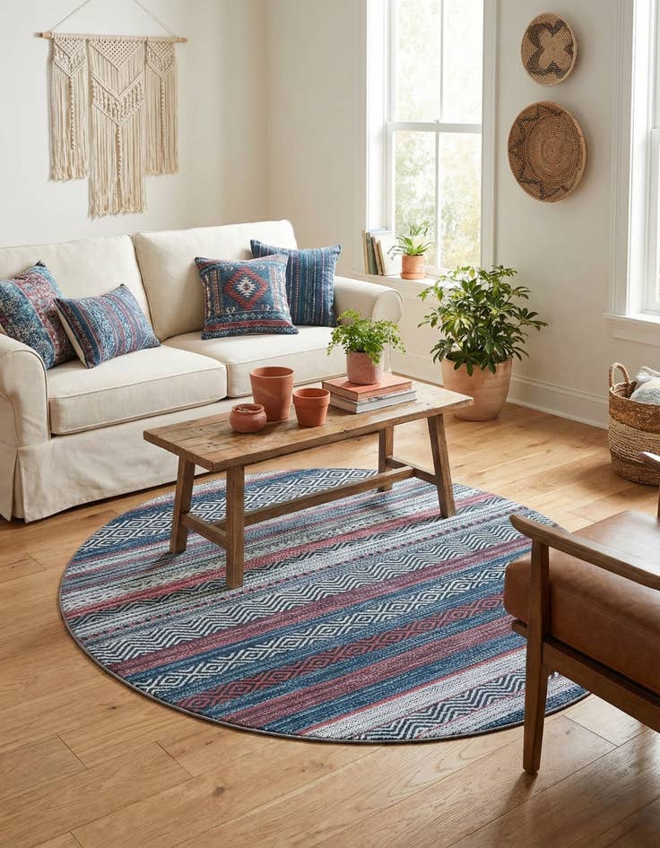 Detail image of 7' 10 x 7' 10  Washable Yara Round Rug