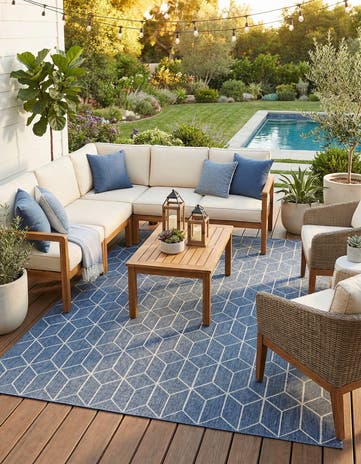 10' x 14' 1 Easy-Clean Lattice Indoor / Outdoor Rug