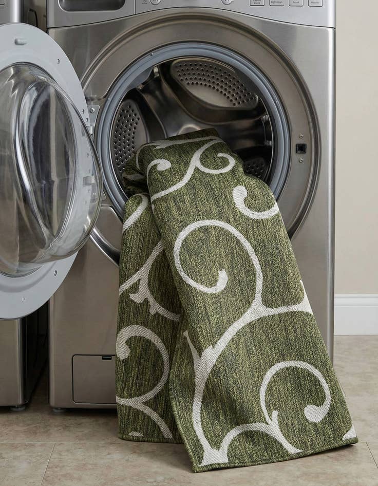 Detail image of 6' x 9'  Washable Botanical Indoor / Outdoor Rug