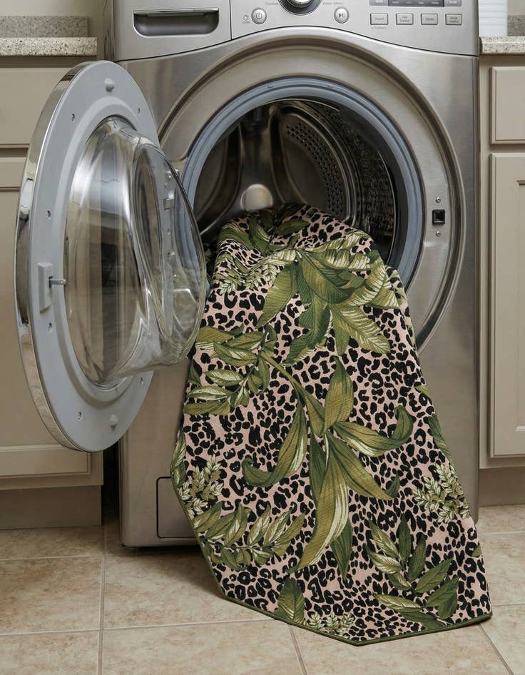 Detail image of  7' 10 x 7' 10  Washable Botanical Indoor / Outdoor Octagon Rug