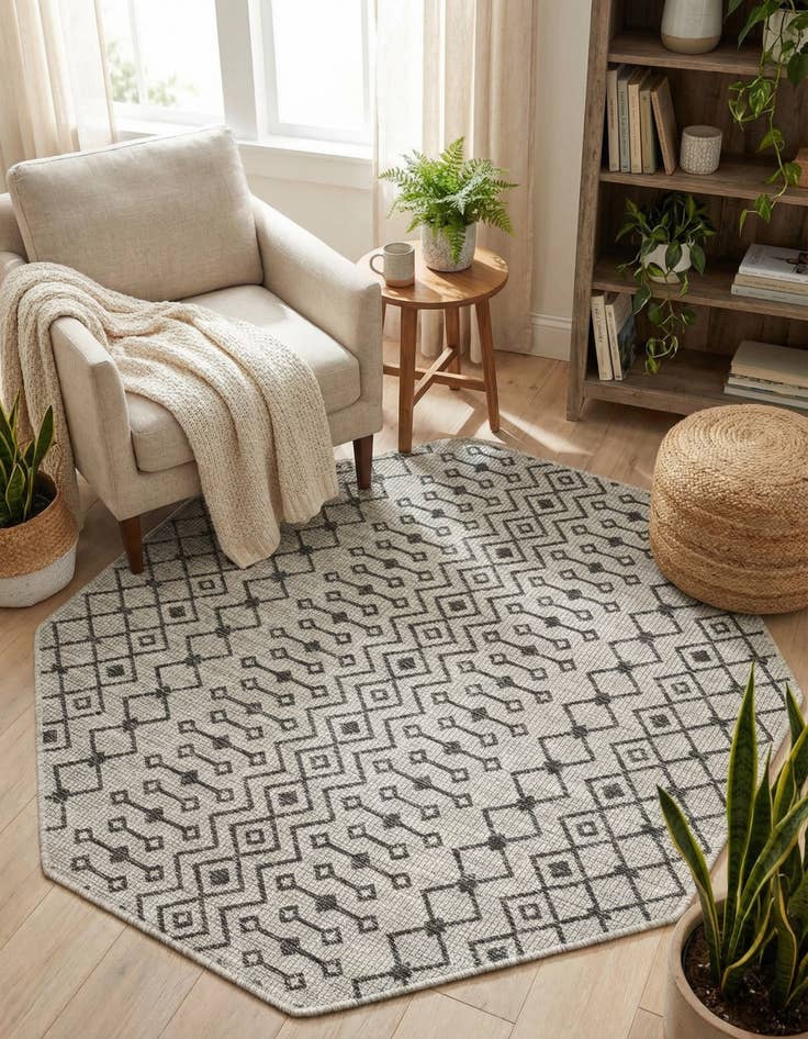 Detail image of 5' 3 x 5' 3  Washable Trellis Indoor / Outdoor Octagon Rug