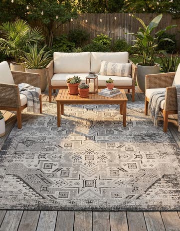 9' x 12' Easy-Clean Aztec Indoor / Outdoor Rug