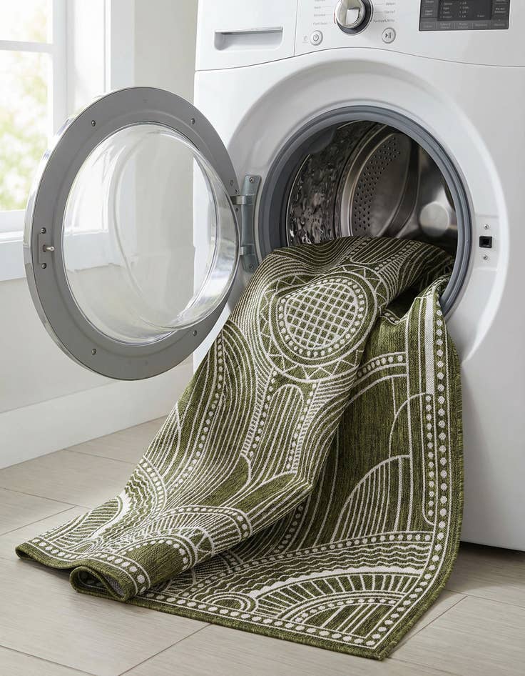 Detail image of  6' x 9'  Washable Traditional Indoor / Outdoor Rug