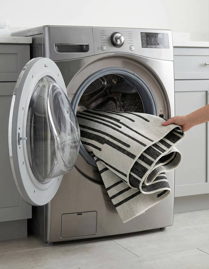 Detail image of 4' x 6'  Washable Modern Indoor / Outdoor Rug