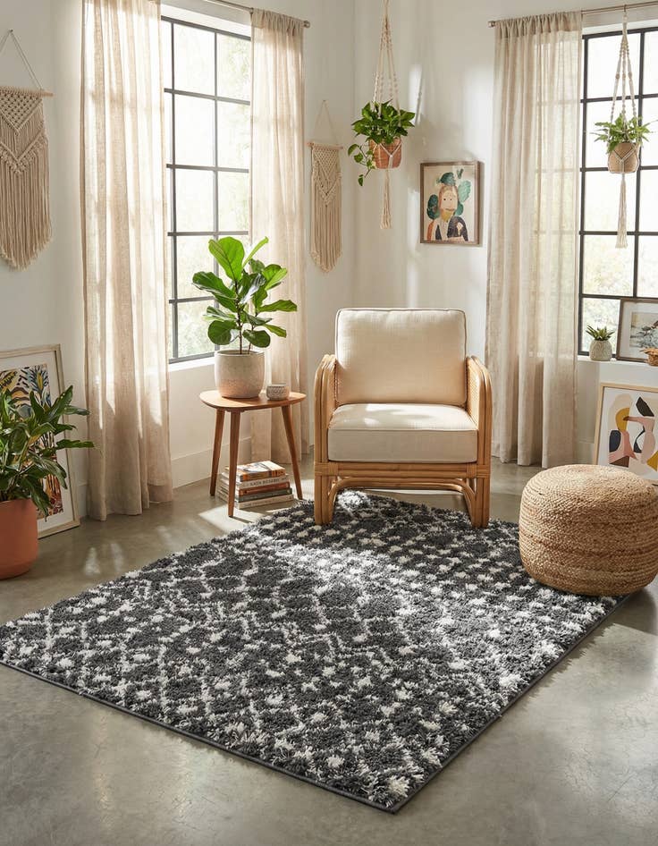 Detail image of 4' x 4' 9 Moroccan Trellis Shag Square Rug