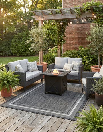5' 3 x 7' Easy-Clean Border Indoor / Outdoor Rug