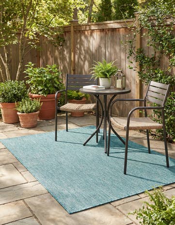 4' x 6' Easy-Clean Solid Indoor / Outdoor Rug
