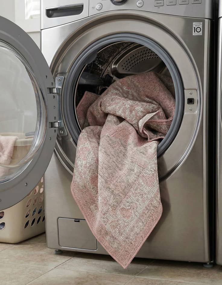 Detail image of 5' 3 x 5' 3  Washable Traditional Indoor / Outdoor Square Rug