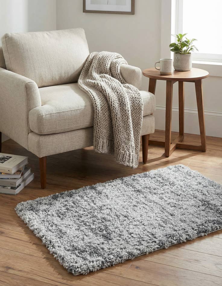 Detail image of 2' 2 x 3' Lagom Shag Rug