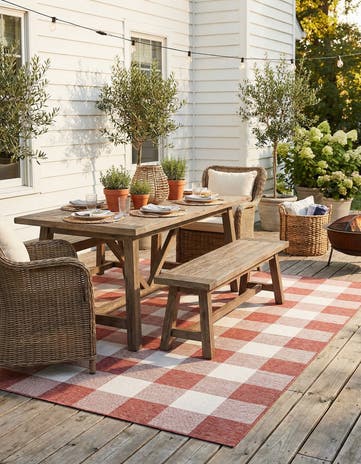 7' 10 x 10' Easy-Clean Checkered Indoor / Outdoor Rug