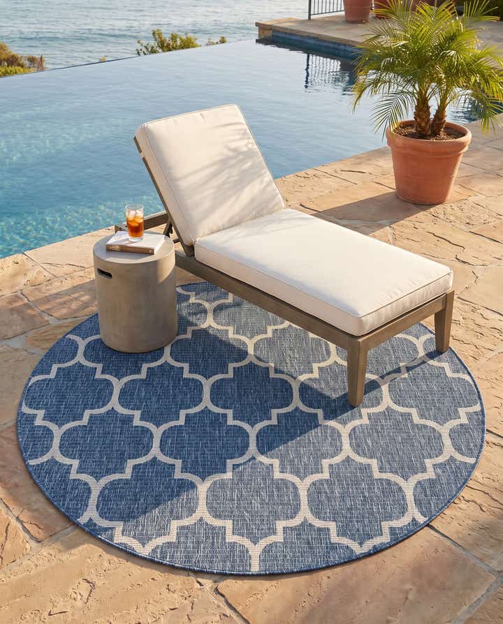 5' 3 x 5' 3 Easy-Clean Trellis Indoor / Outdoor Round Rug