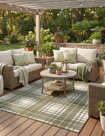 7' 10 x 10' Easy-Clean Checkered Indoor / Outdoor Rug