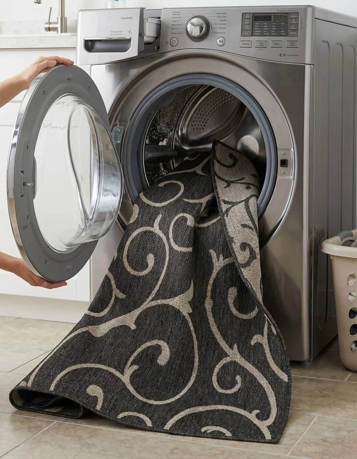 Detail image of 4' x 6'  Washable Botanical Indoor / Outdoor Rug