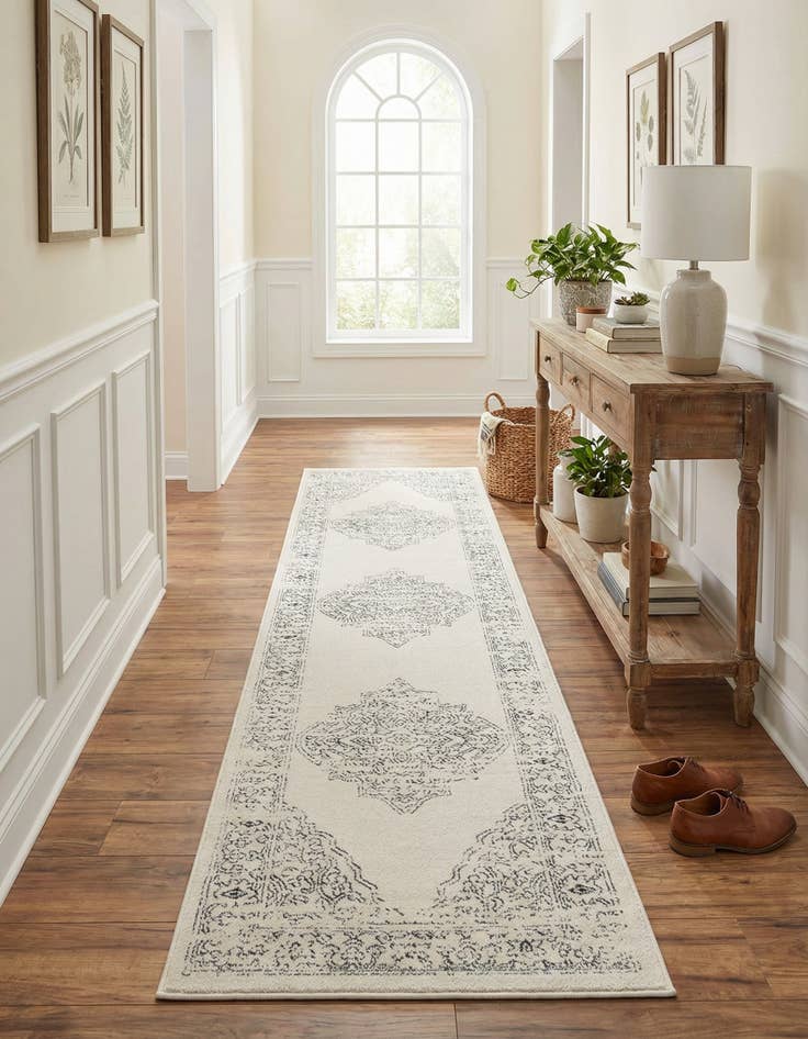 Detail image of 2' 7 x 10' Isabella Runner Rug