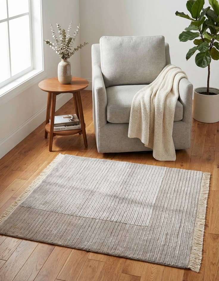 Detail image of 2' 7 x 2' 7  Hand Knotted Darya Wool Square Rug