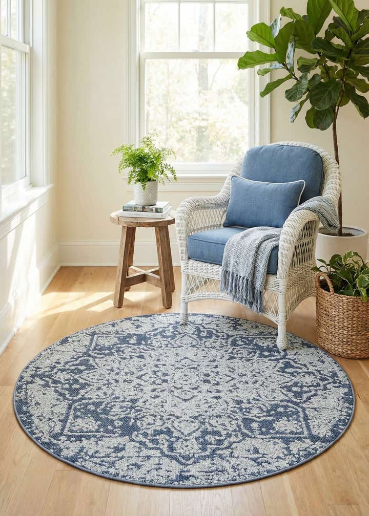 5' 3 x 5' 3 Easy-Clean Traditional Indoor / Outdoor Round Rug