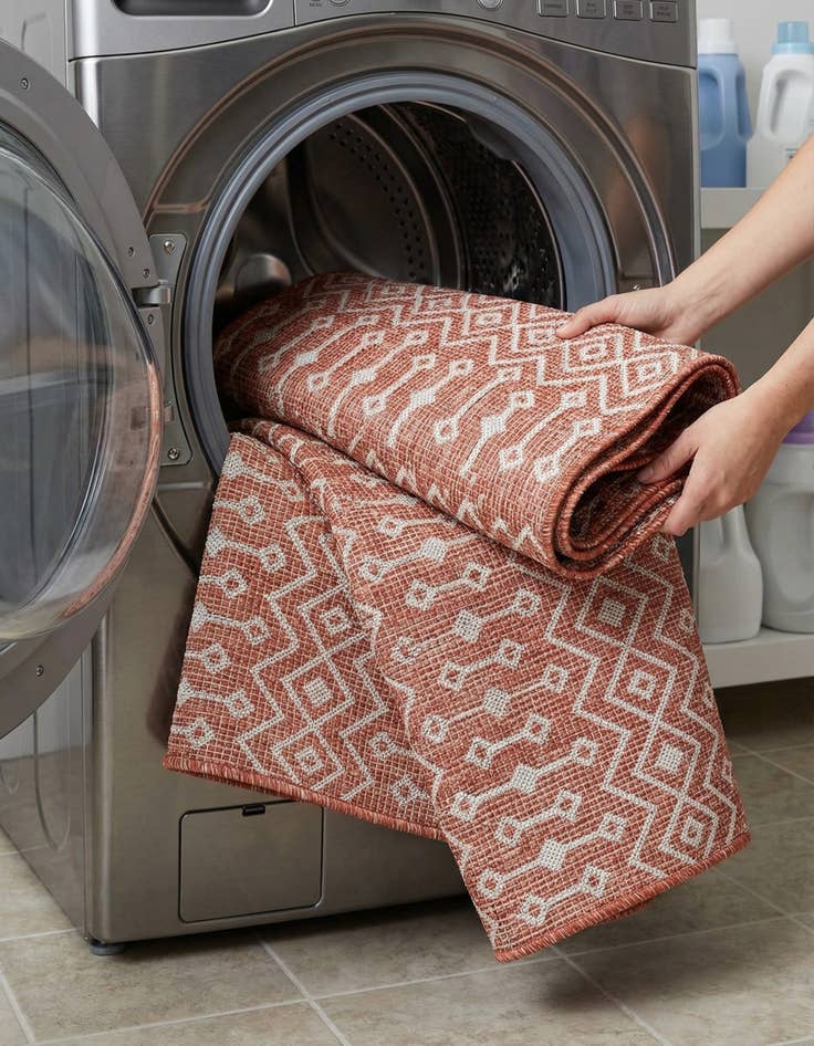 Detail image of 5' 3 x 5' 3  Washable Trellis Indoor / Outdoor Octagon Rug