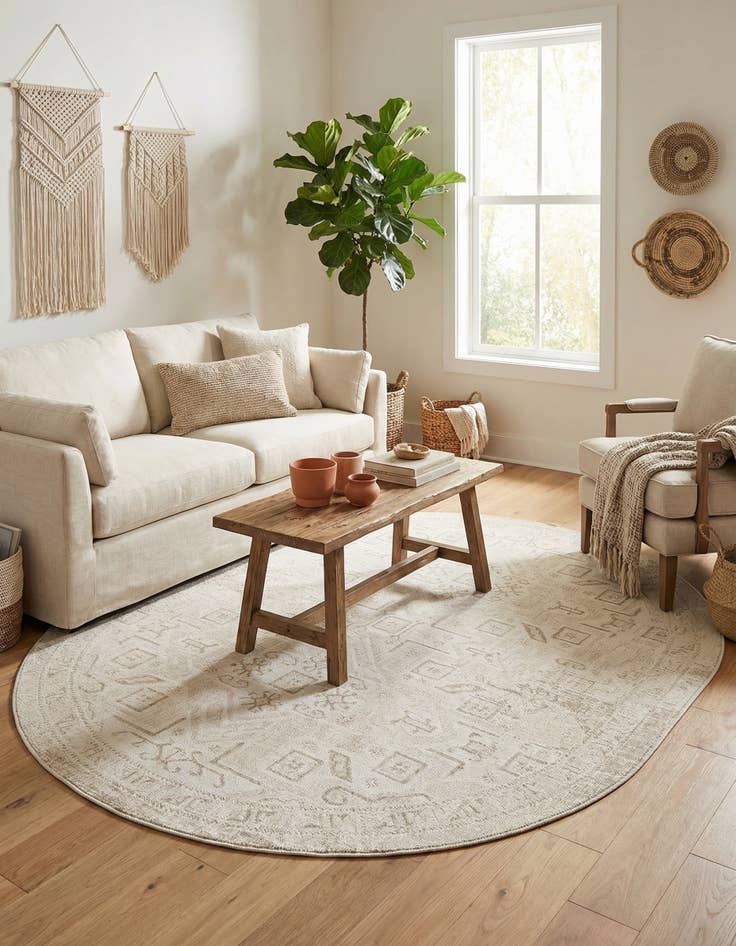 Detail image of 7' 10 x 10' Easy-Clean Aztec Indoor / Outdoor Oval Rug
