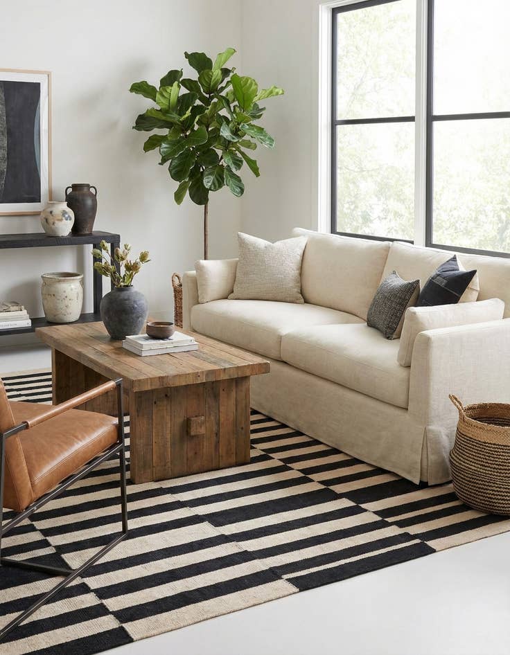 Detail image of 4' 4 x 5' 10  Hand Woven Kilim Modern Wool Rug