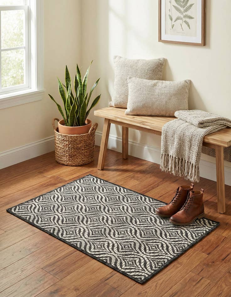 Detail image of 2' x 3'  Washable Trellis Indoor / Outdoor Rug