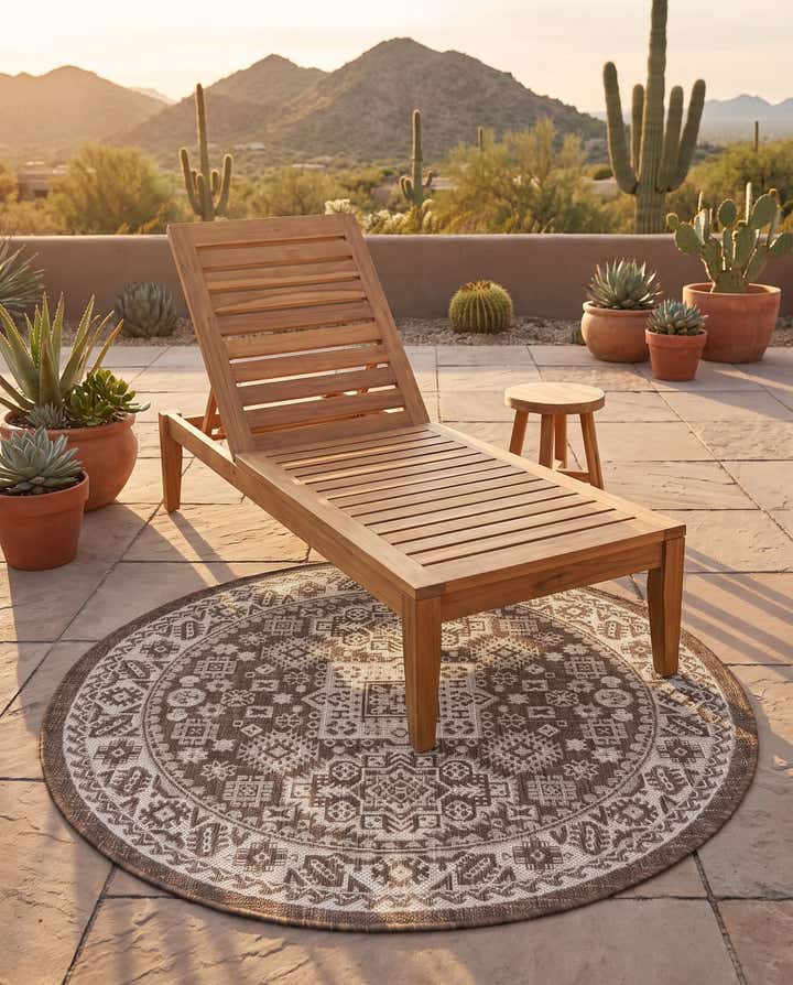 4' x 4' Easy-Clean Aztec Indoor / Outdoor Round Rug