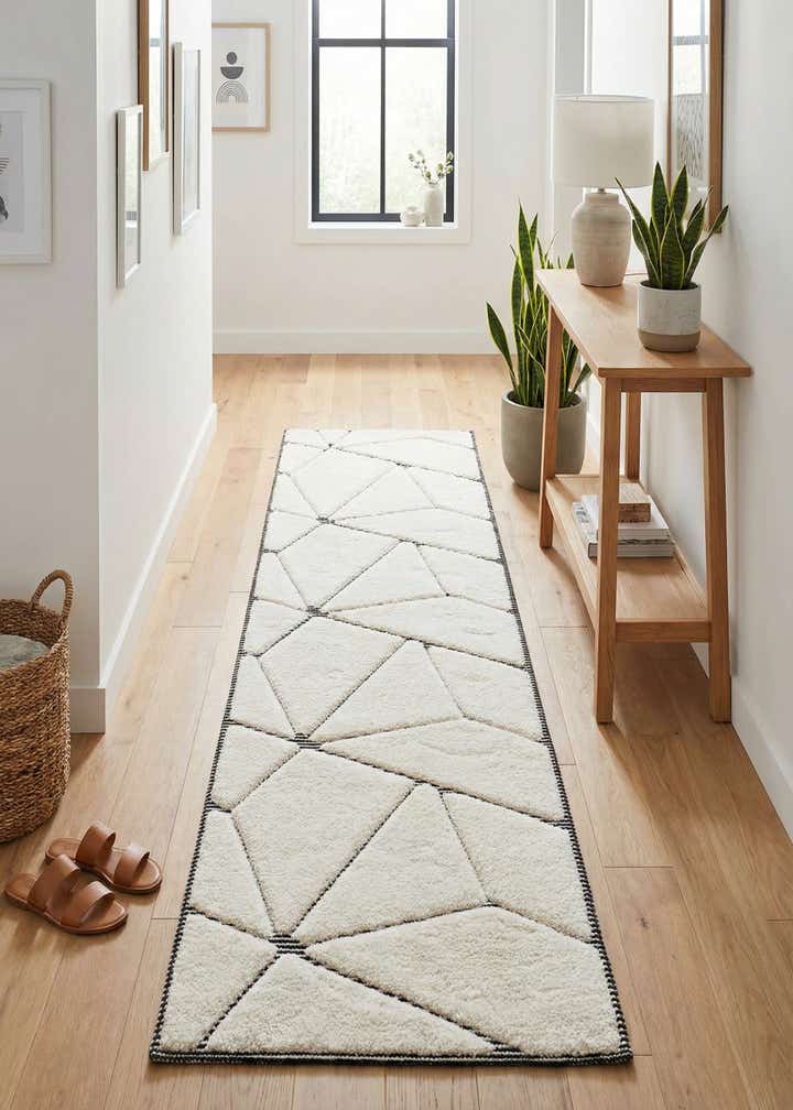 2' 7 x 10' Prismatic Runner Rug