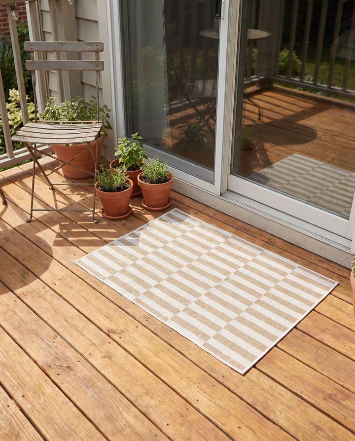 2' x 3' Easy-Clean Striped Indoor / Outdoor Rug