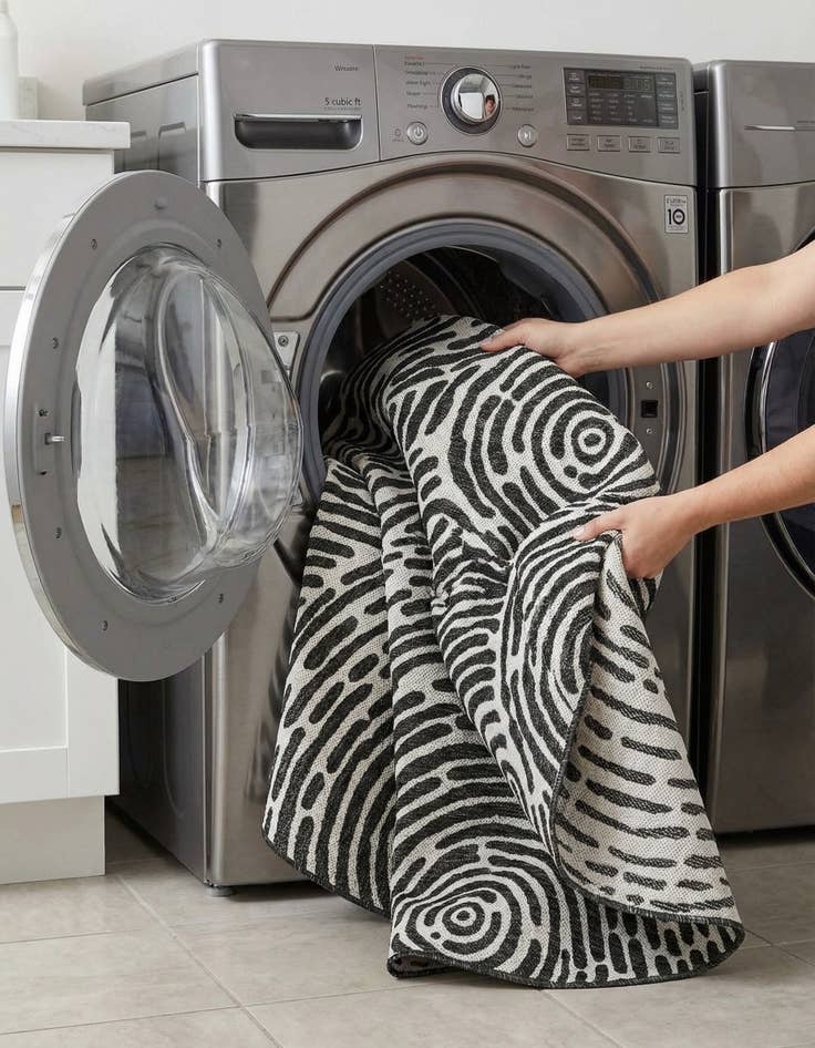 Detail image of  6' x 6'  Washable Modern Indoor / Outdoor Round Rug