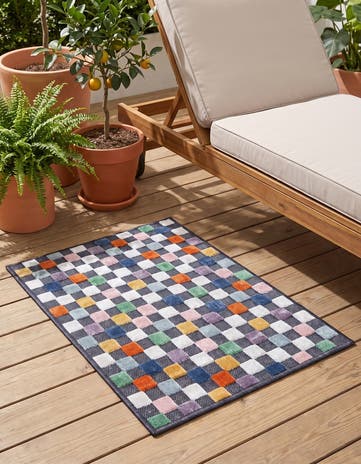 65cm x 95cm Easy-Clean Checkered Indoor / Outdoor Rug
