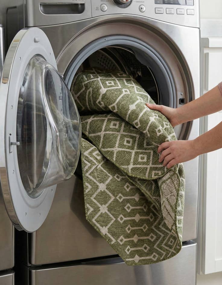 Detail image of 7' 10 x 7' 10  Washable Trellis Indoor / Outdoor Octagon Rug