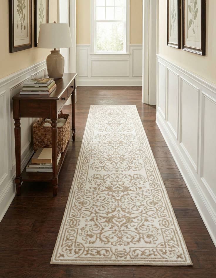 Detail image of 2' 6 x 10' Hermitage Runner Rug