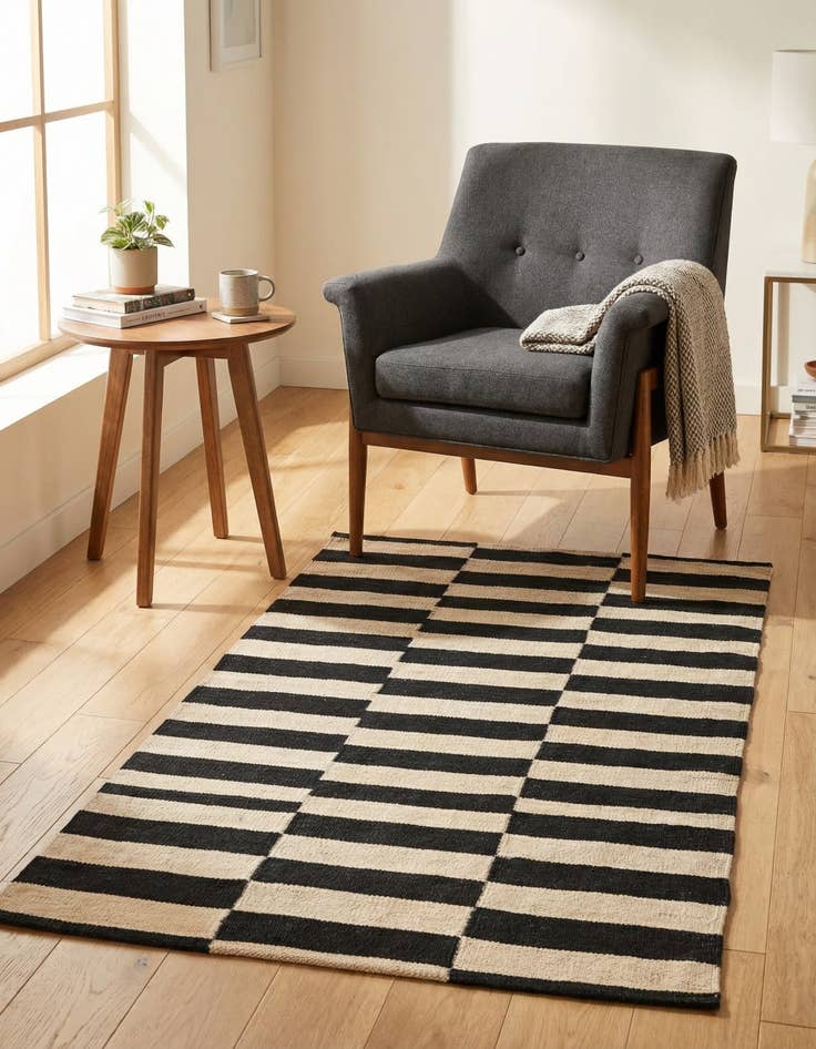 Detail image of 2' 7 x 3' 10  Hand Woven Kilim Modern Wool Rug